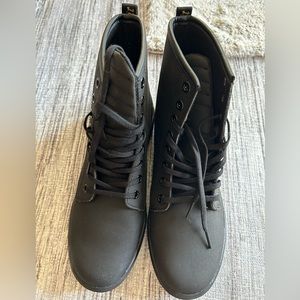 New in box. Dr Martens size 8 black